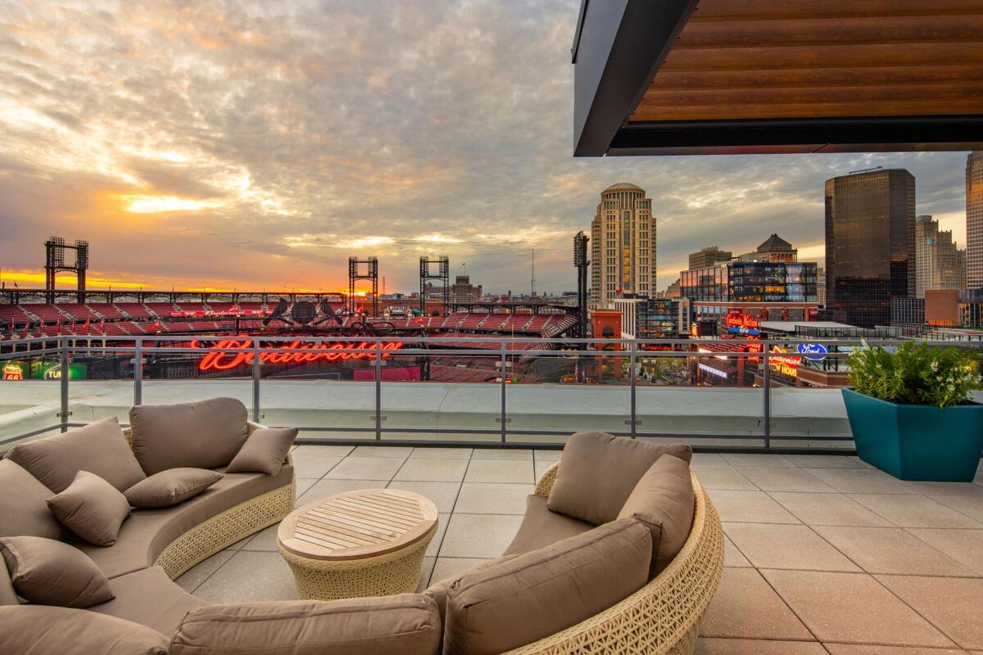 St Louis Cardinals Apartments By Barsala Saint Louis Exterior photo